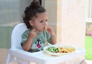 faire manger à l'enfant les plats qu'il n'aime pas